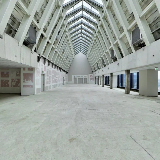 Chapel structure at 南港 LaLaport, from the actual Realsee tour